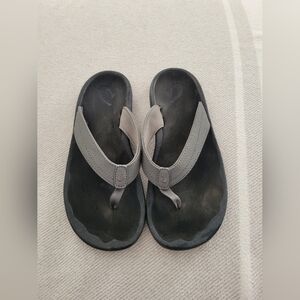 Olukai Ohana Black & Grey Flip Flops size 8
